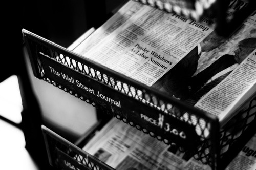 Newspapers premium space is above the fold | Photo: Philip Strong, Unsplash